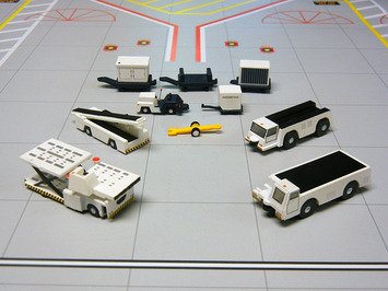 Amazon.com: Gemini Jets 1:200 G2APS451 Boxed Set of 10 Airport